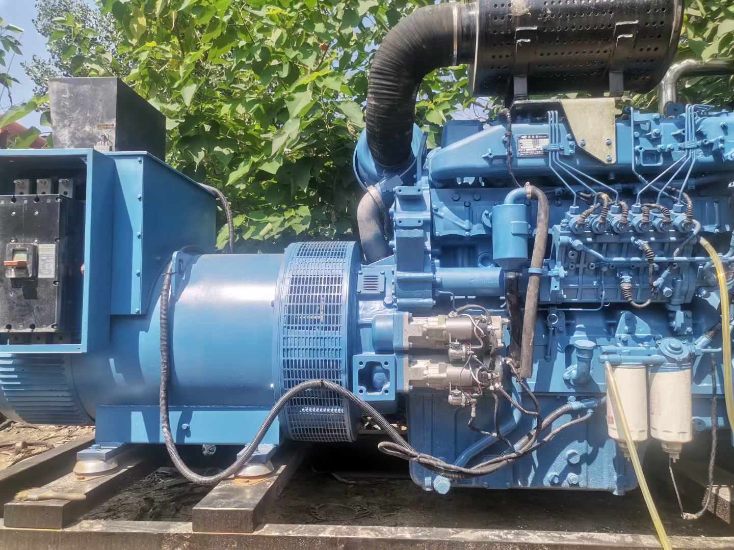青山详细说明降低 800kW 柴油发电机输出电流波动的方法