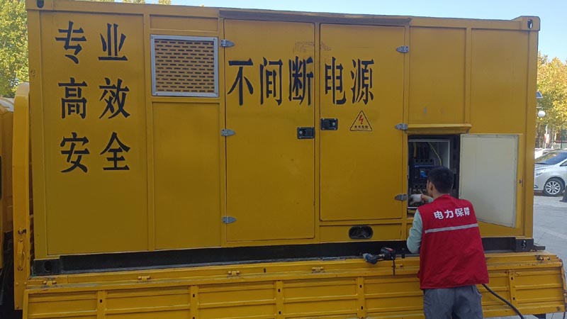 青山柴油发电机组和UPS电源配合使用时，如何避免切换过程中的电力中断？