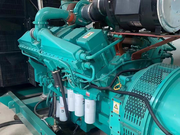 青山更换100kW柴油发电机组机油时，需要注意哪些事项？